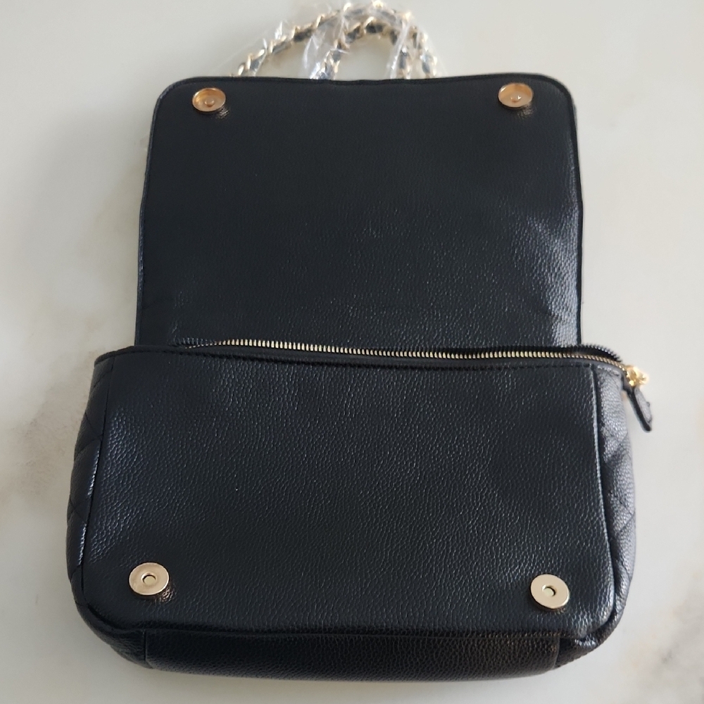 Elegant Black and White Vegan Leather Bag - Picture 6 of 10